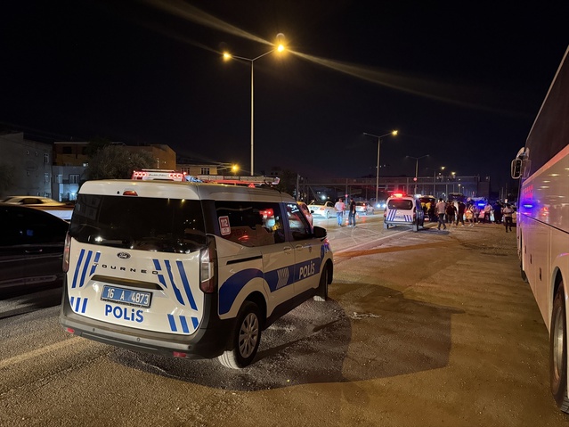 Otomobil İşçi Servisine Çarptı: 6 Yaralı