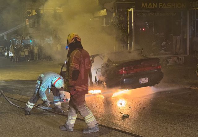 Bursa’da Araç Alev Aldı