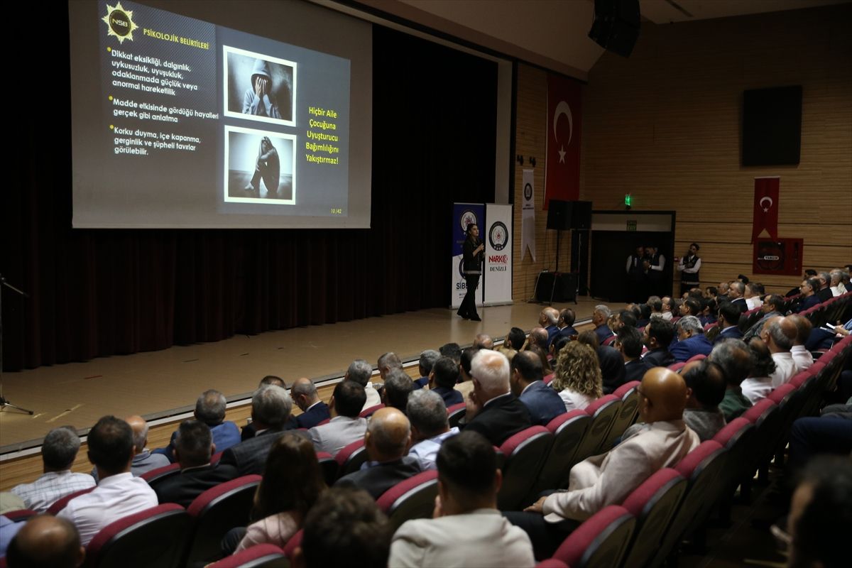 Denizli\'de bağımlılıkla mücadele semineri