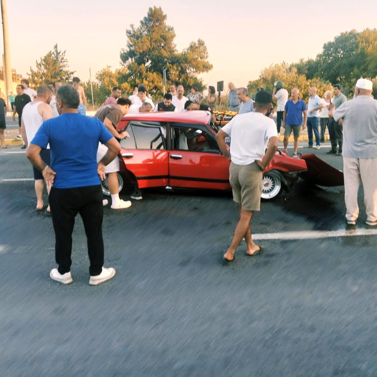 Edremit\'te otomobiller çarpıştı: 2 ölü, 3 ağır yaralı