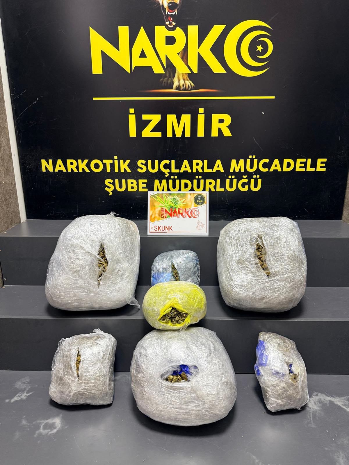 İzmir\'de Uyuşturucu Operasyonu: 15 Kg Skunk Ele Geçirildi