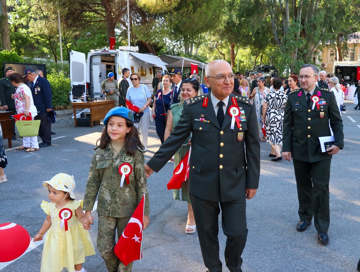 Kara Kuvvetleri\'nin 2235. Yıl Dönümü İzmir\'de Kutlandı
