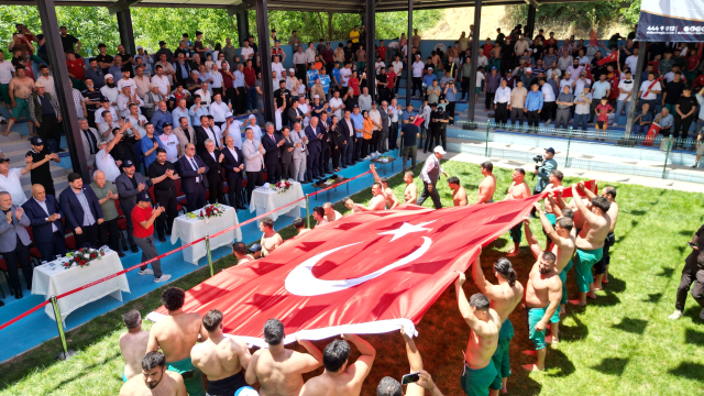Kahramanmaraş'ta 454 pehlivan er meydanında mücadele etti