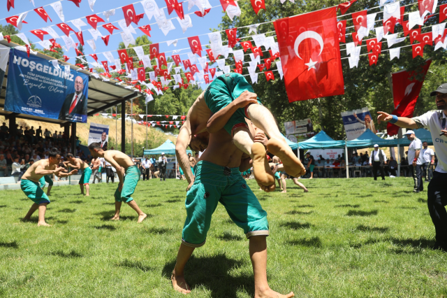 Kahramanmaraş'ta 454 pehlivan er meydanında mücadele etti