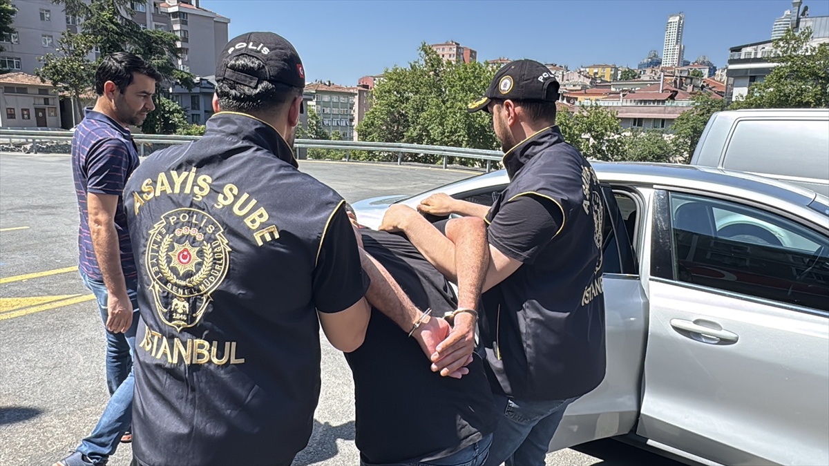 Küçükçekmece\'de Postacı Kılığıyla Cinayet