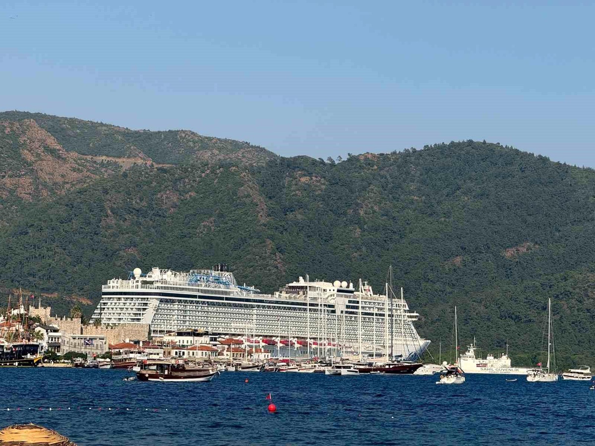 Marmaris\'te Kurvaziyer Akını Başlıyor