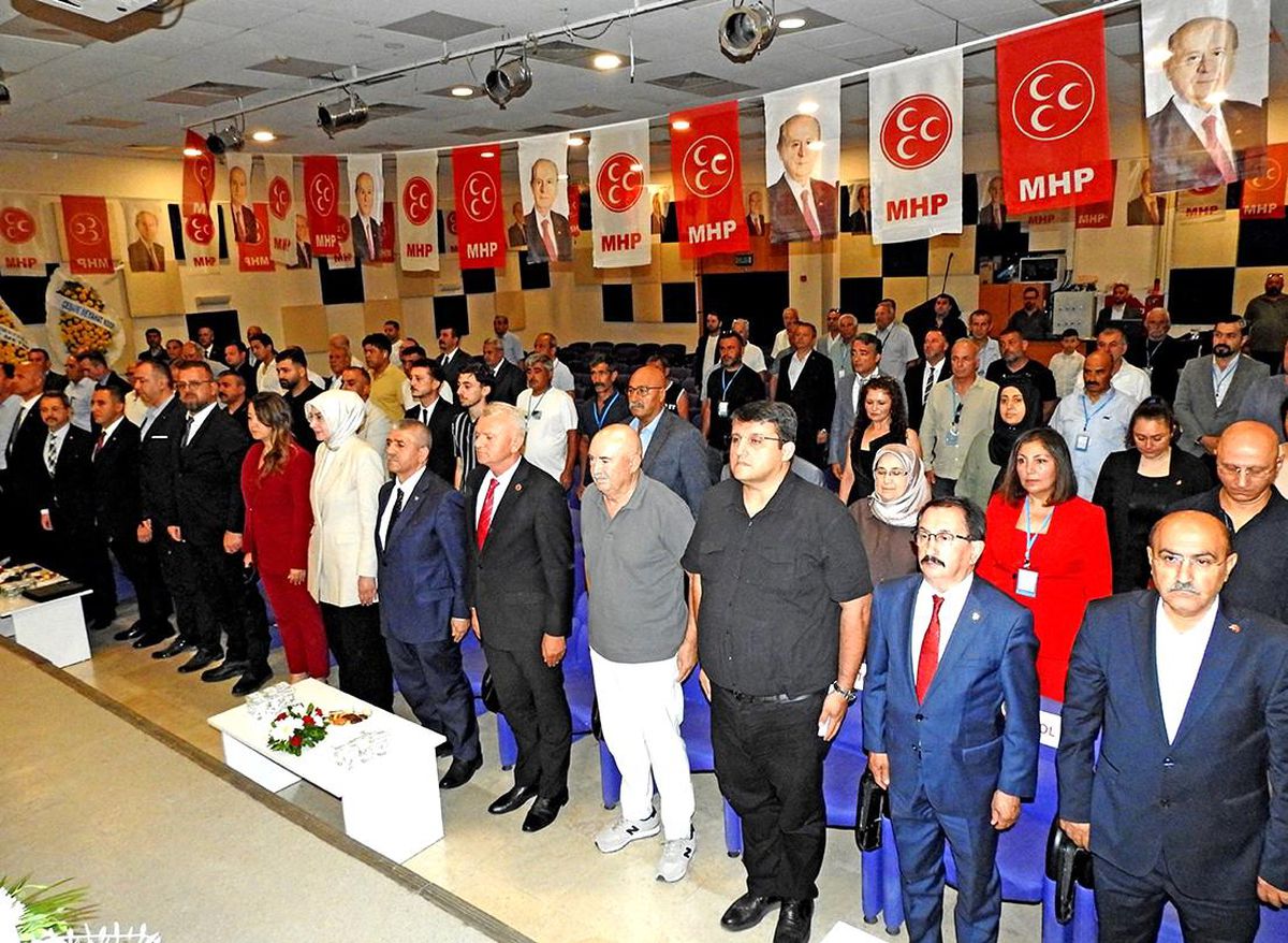 MHP Çeşme\'de Galip Uluçam yeniden başkan