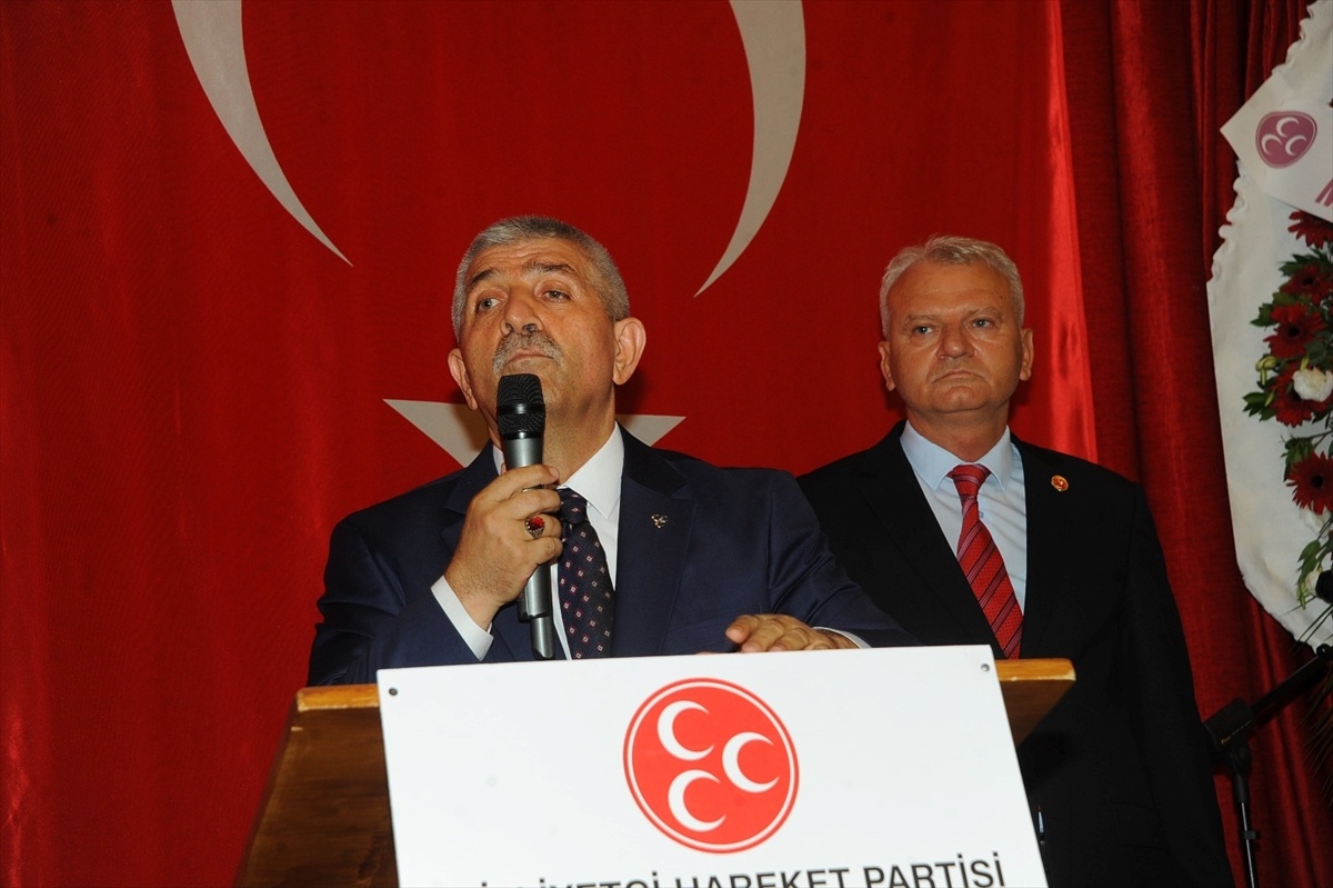 MHP Çeşme\'de Uluçam Yeniden Başkan