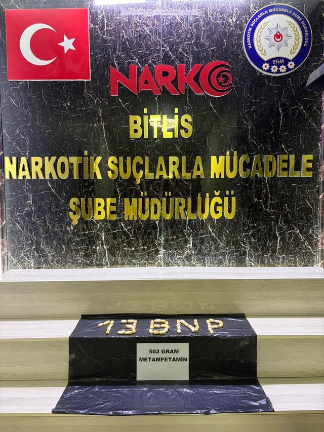 Mide ve bağırsaklarından yarım kilo uyuşturucu çıktı