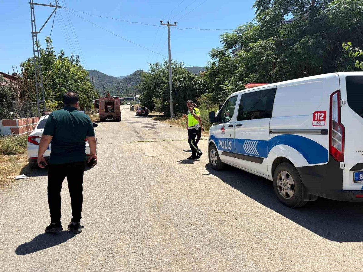 Osmaniye\'de iki grup arasında çıkan kavganın ardından ev yakıldı: 1 yaralı