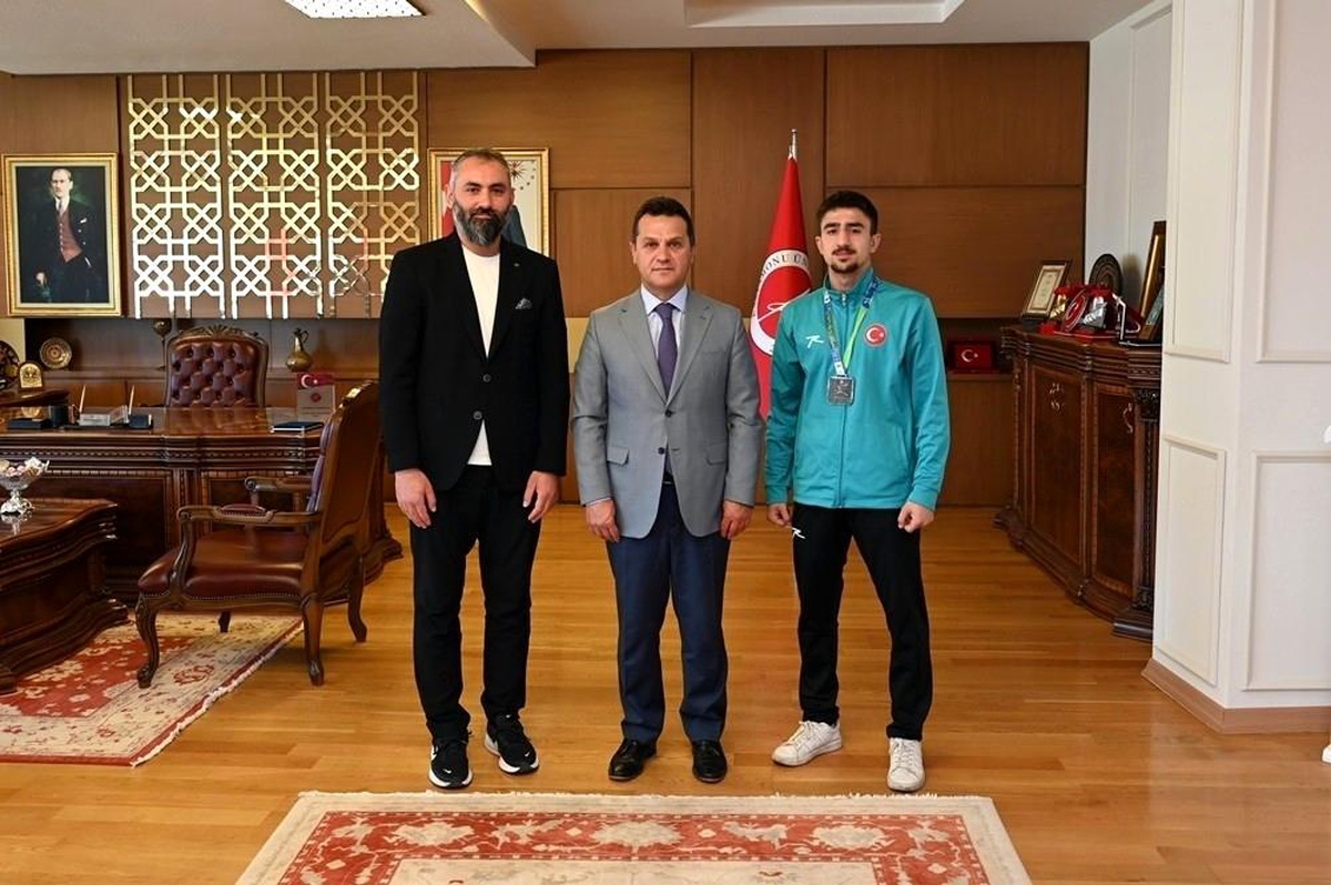 Kastamonu Üniversitesi\'nden Dünya İkincisine Tebrik