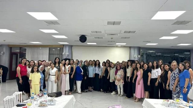 Kadın Polisiyle Birlikte Yemekte Buluşma