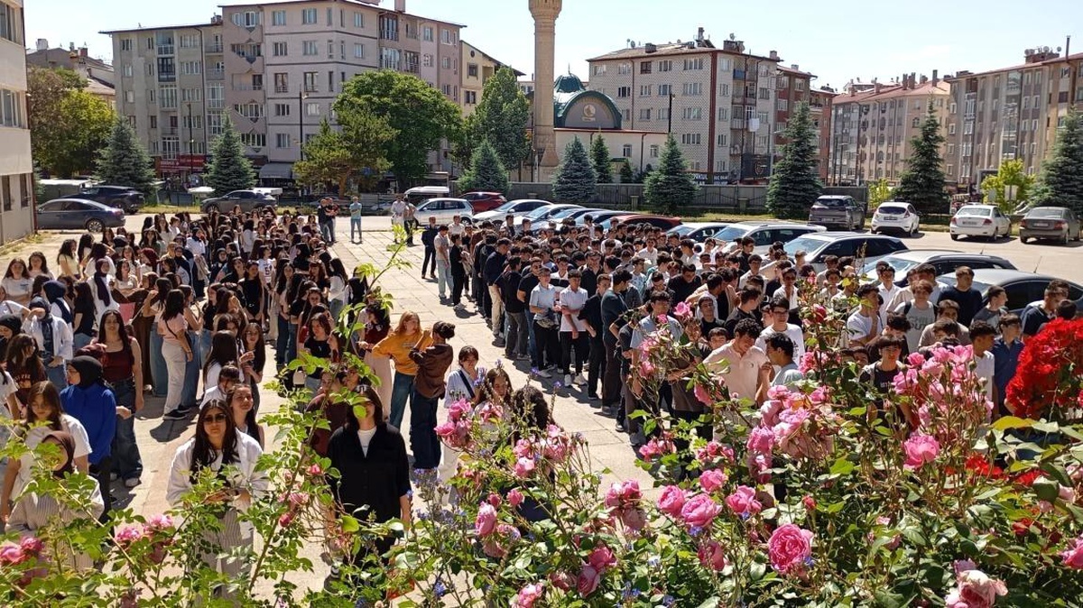 Sivas Lisesi 139. Mezunlarını Verdi