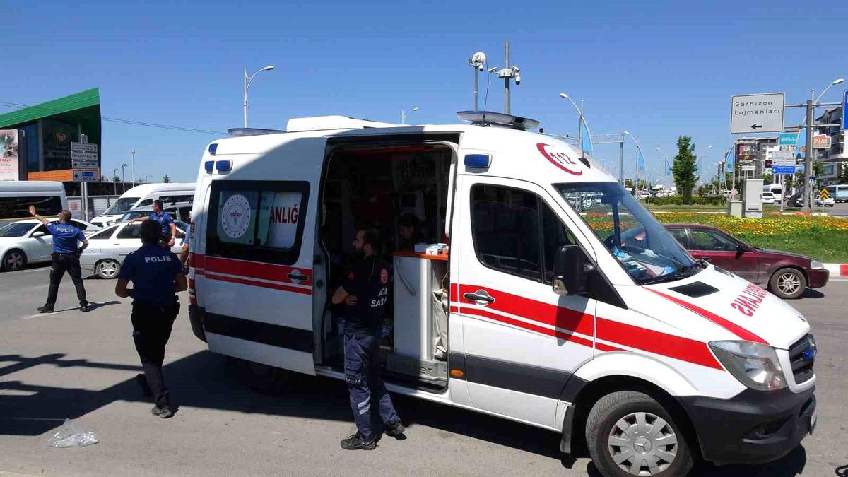 Malatya\'da Trafik Kazası: Motosiklet Sürücüsü Yaralandı