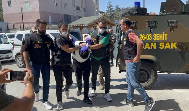 Canlı yayın açıp 5 kişiyi bıçaklayan ve 75 yıl hapis cezasına çarptırılan Arda Küçükyetim, cezaevinde intihar etti