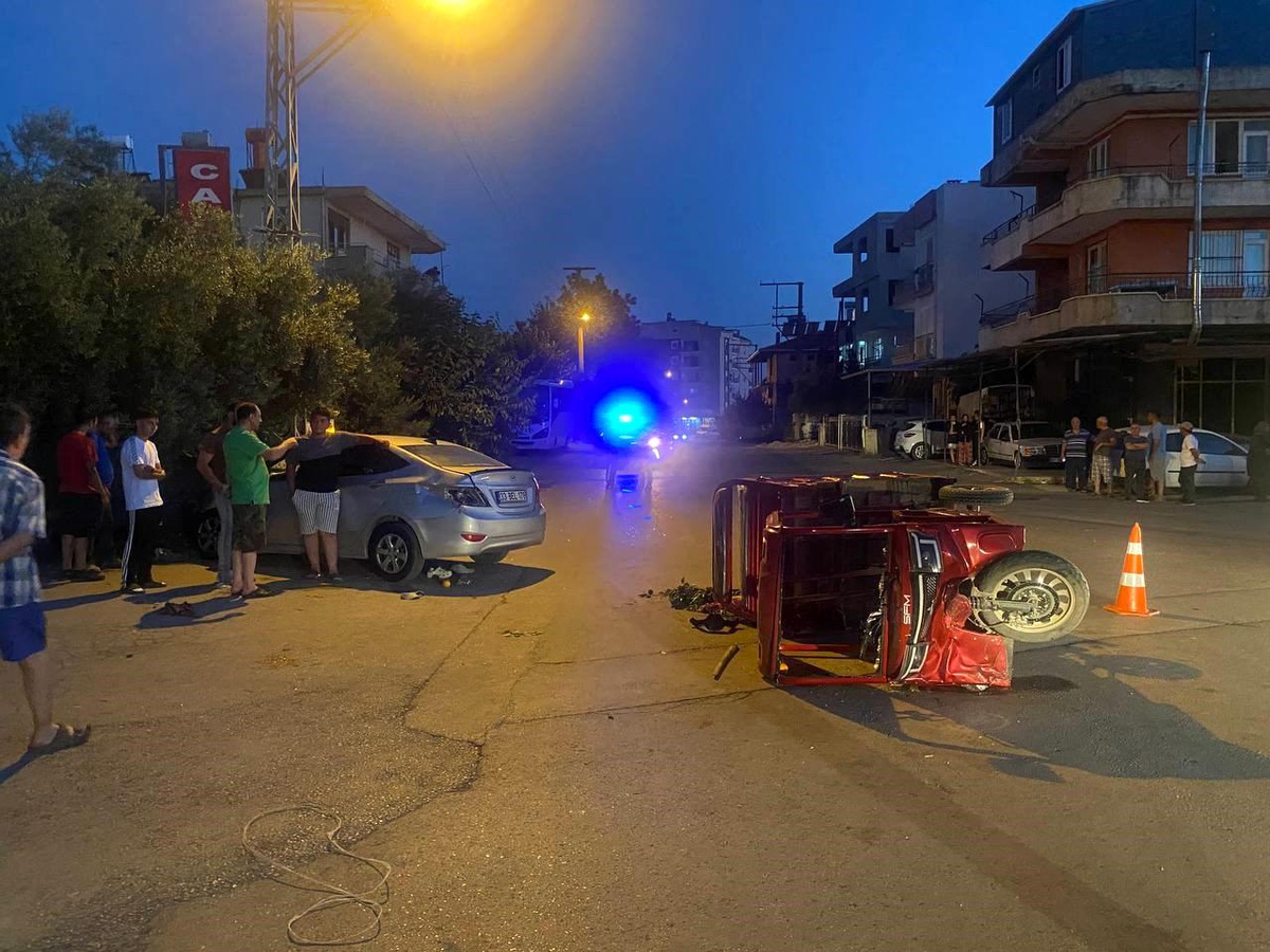 Antalya\'da Trafik Kazası: 4 Yaralı