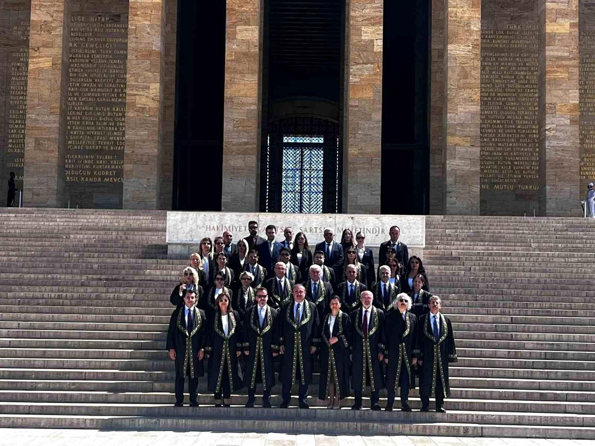 Uyuşmazlık Mahkemesi Anıtkabir\'i Ziyaret Etti