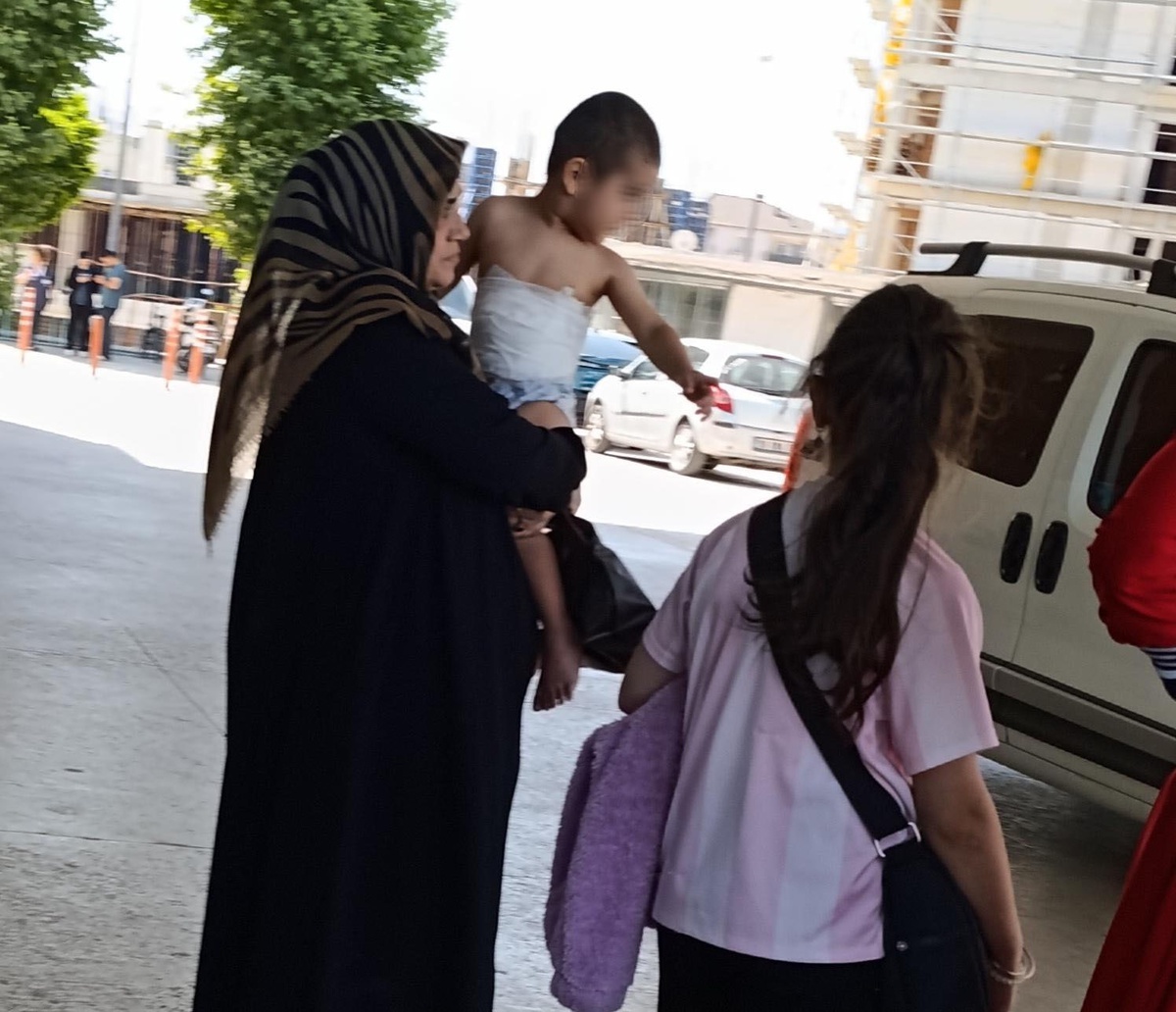 İnegöl\'de Çay Dökülen Çocuk Yaralandı