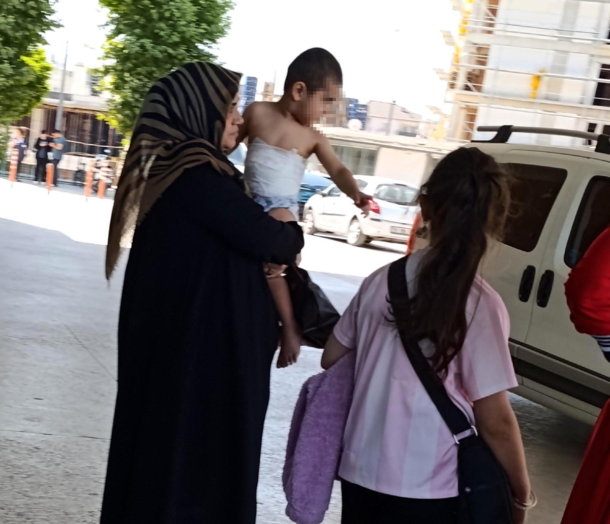İnegöl\'de 3 Yaşındaki Çocuğa Kaynar Çay Döküldü