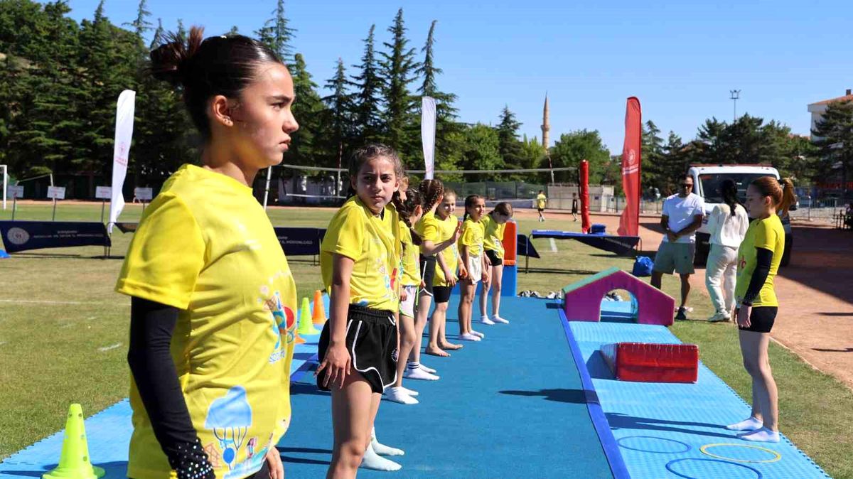 Kırşehir\'de Jimnastik 250 Sporcuyla Büyüdü