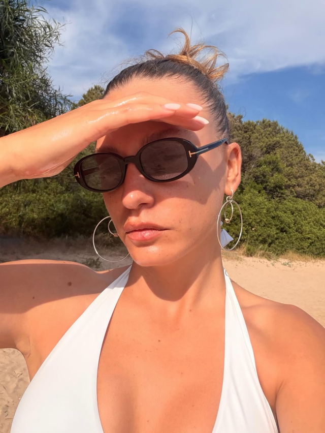 Serenay Sarıkaya'dan yeni tatil pozları: Atın beni denizlere