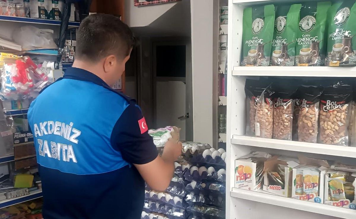Akdeniz\'de son kullanma tarihi geçmiş 230 gıda ürünü imha edildi