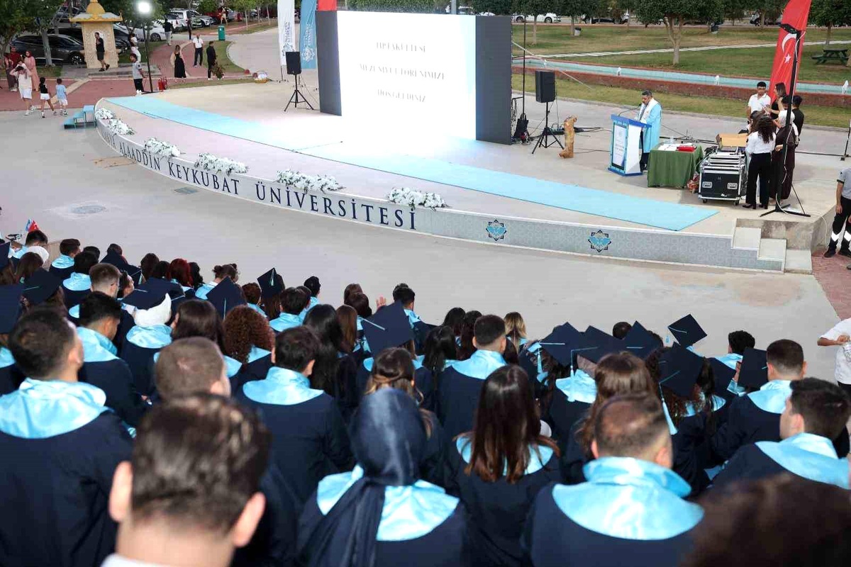 ALKÜ Tıp Fakültesi Mezuniyet Töreni Coşkuyla Gerçekleşti