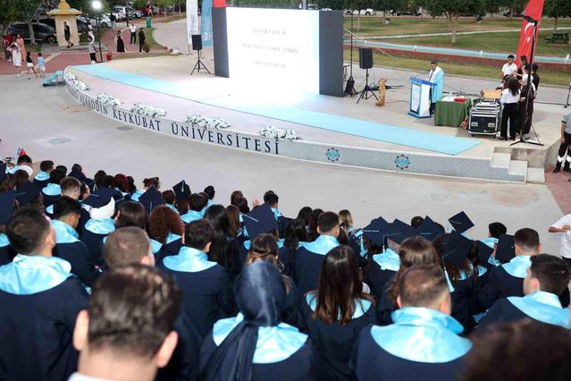 ALKÜ Tıp Fakültesi Mezuniyet Töreni Coşkuyla Gerçekleşti