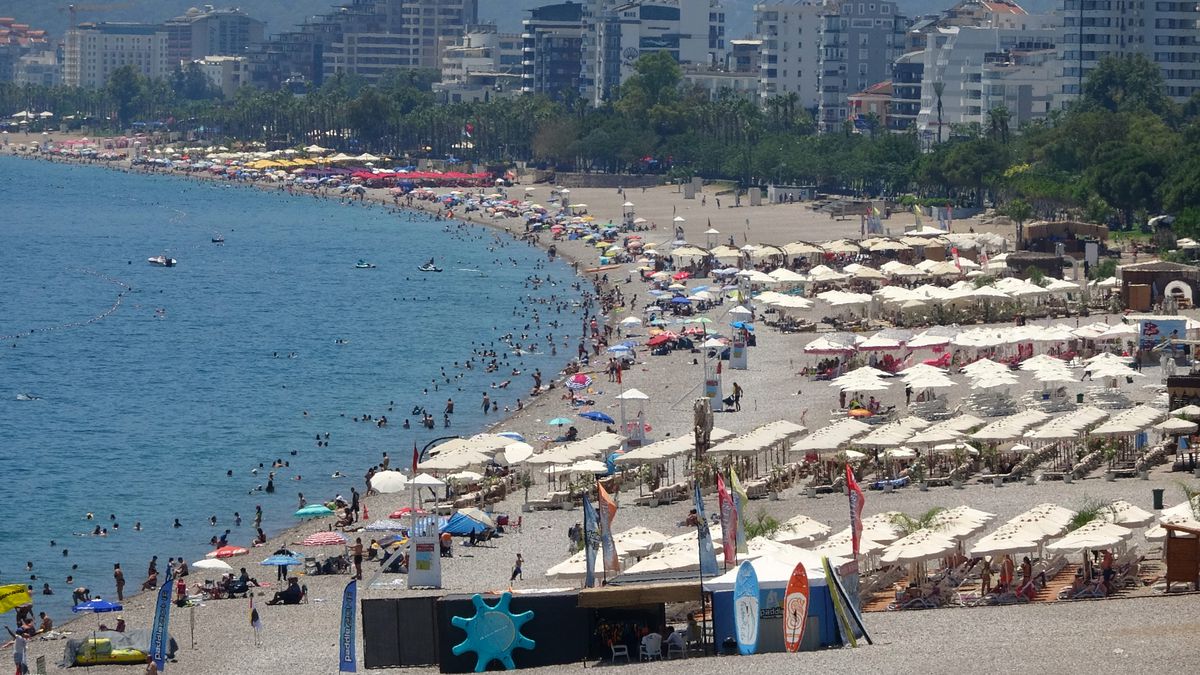 Antalya\'da Sıcak Hava Dalgası Etkili