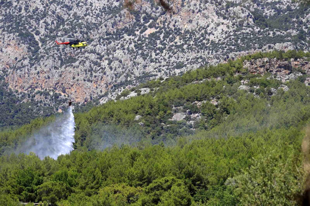 Antalya\'da Orman Yangını Kontrol Altına Alındı