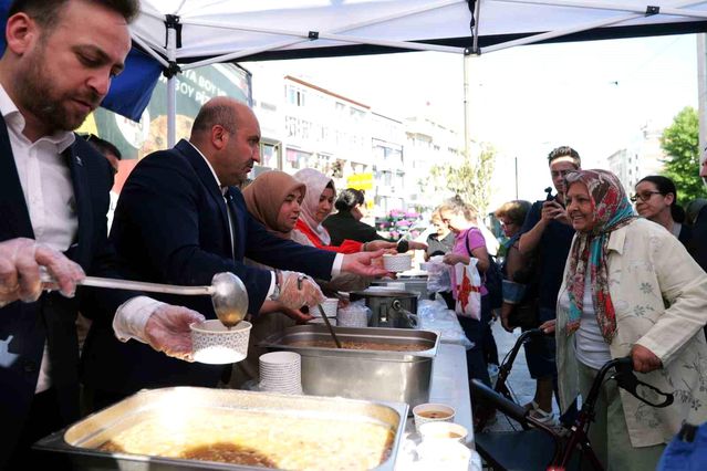 AK Parti Aşure İkramında Bulundu