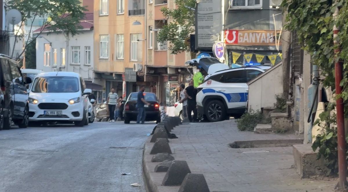 Beyoğlu\'nda Motosiklet Kazası: 4 Yaşındaki Çocuk Yaralandı