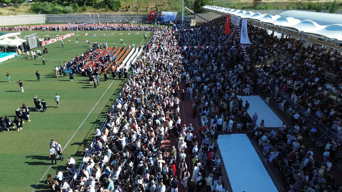 BŞEÜ Mezuniyet Töreni Coşkuyla kutlandı