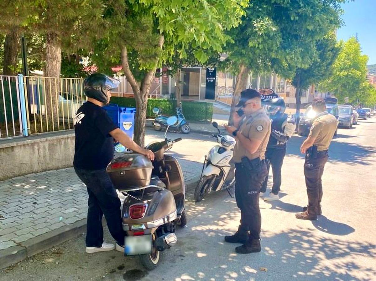 Bozüyük\'te Motosiklet Denetimi: 2 Bin 75 Sürücü Kontrol Edildi