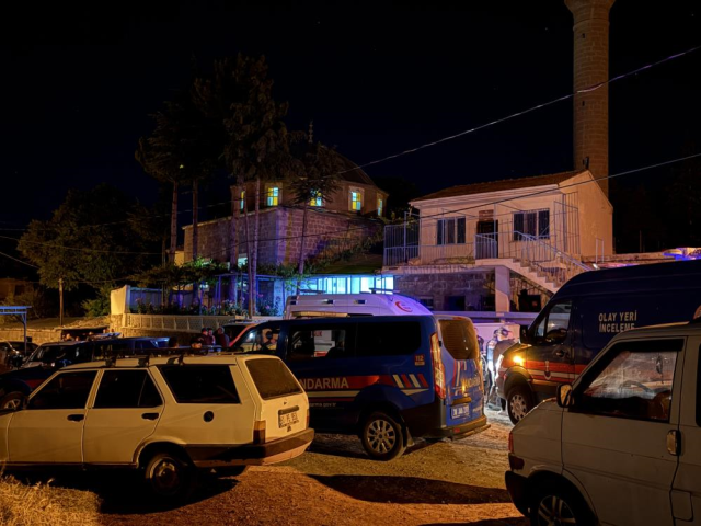 Camide 2 kişiyi bıçakla öldüren saldırganın asıl hedefi imammış