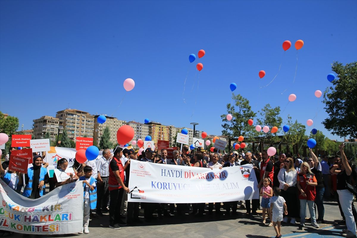Diyarbakır\'da Koruyucu Aile Yürüyüşü