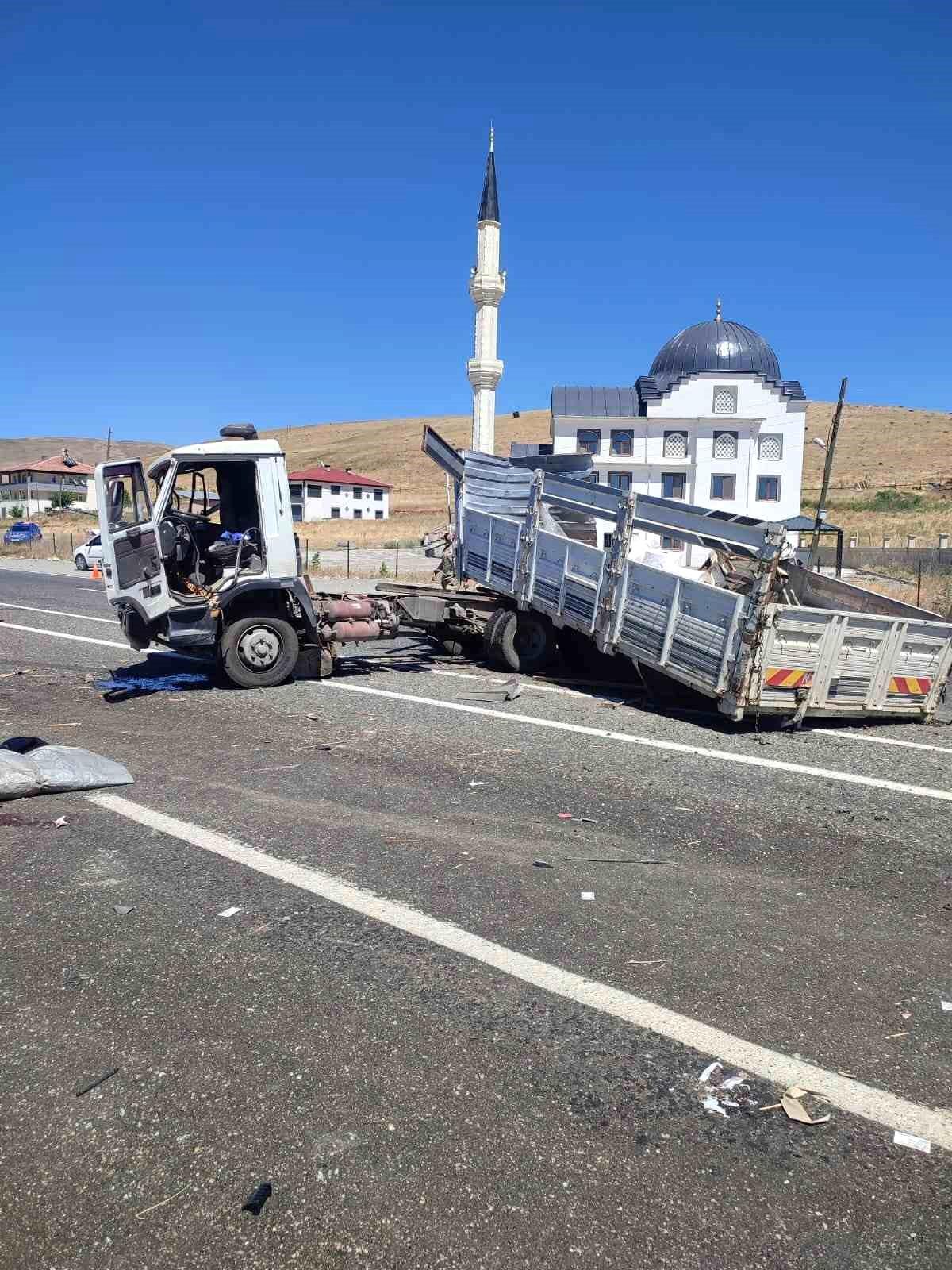 Elazığ\'da Kamyon Çarpışması: 1 Yaralı
