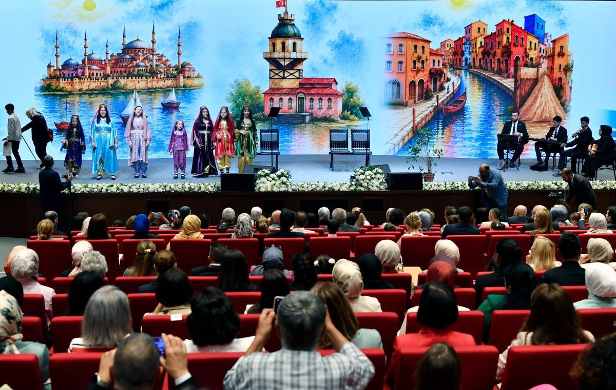 Emine Erdoğan: 11 bin 22 çocuk koruyucu ailelerle baş tacı