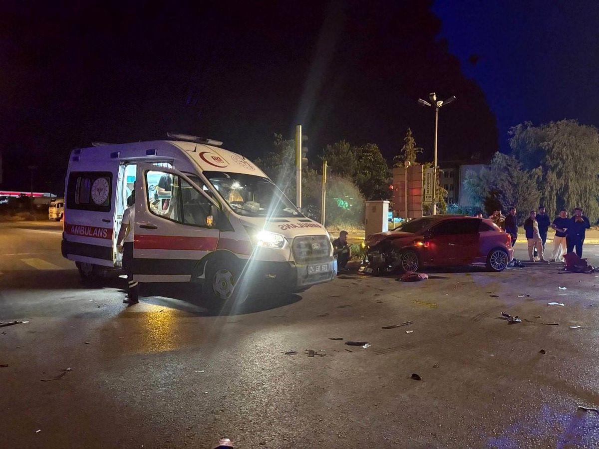 Erzincan\'da Trafik Kazası: 2 Yaralı