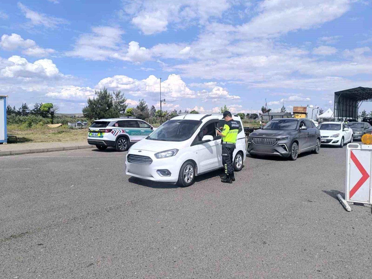 Gaziantep\'te Şok Yol Kontrolü: 74 Aranan Yakalandı
