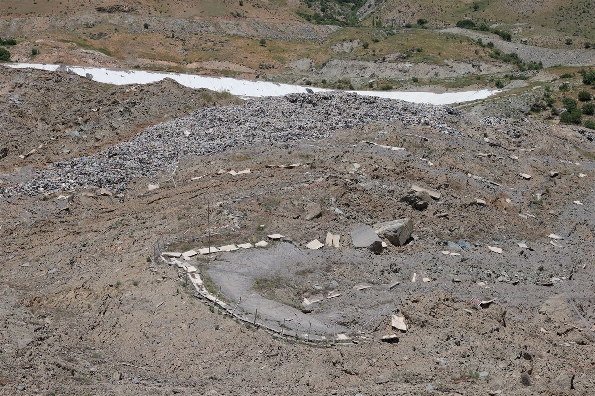 Hakkari\'de Heyelan: 8 Milyon Metreküp Toprak Hareketi
