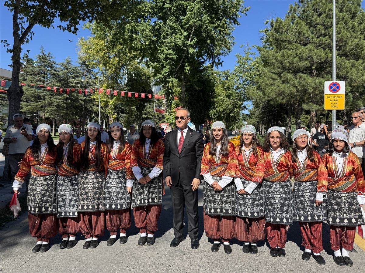Malatya\'da Koruyucu Aile Günü Yürüyüşü