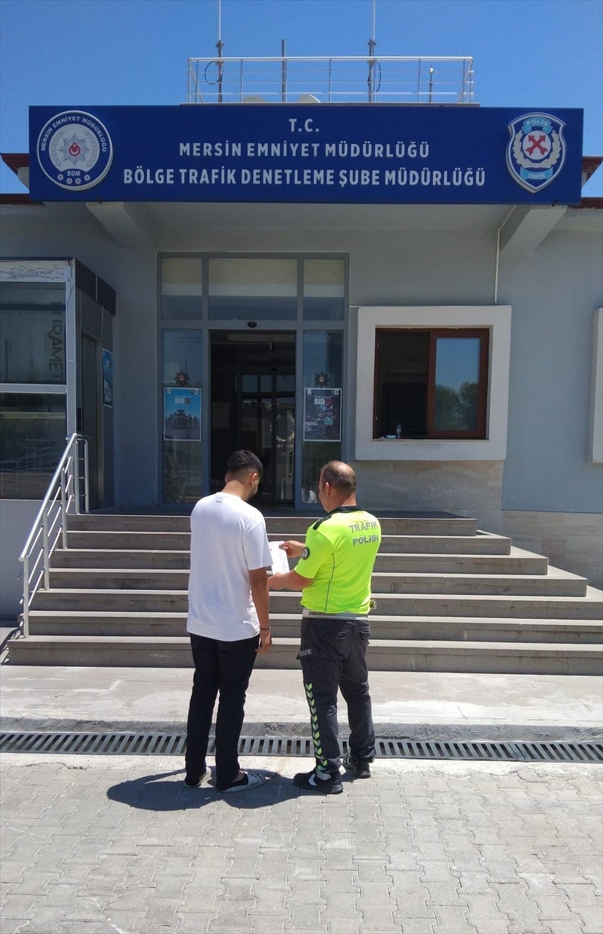 Mersin\'de Tehlikeli Şerit Değiştiren Sürücüye Ceza