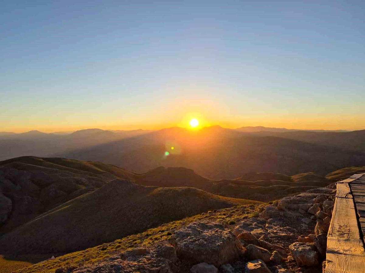 Nemrut Dağı: Gün Doğumu ve Batımı Şöleni