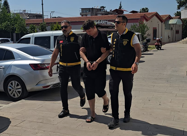 Sahte kimlikle kaçtı ama gerçek kolunda kazılıydı! Hapsi boyladı