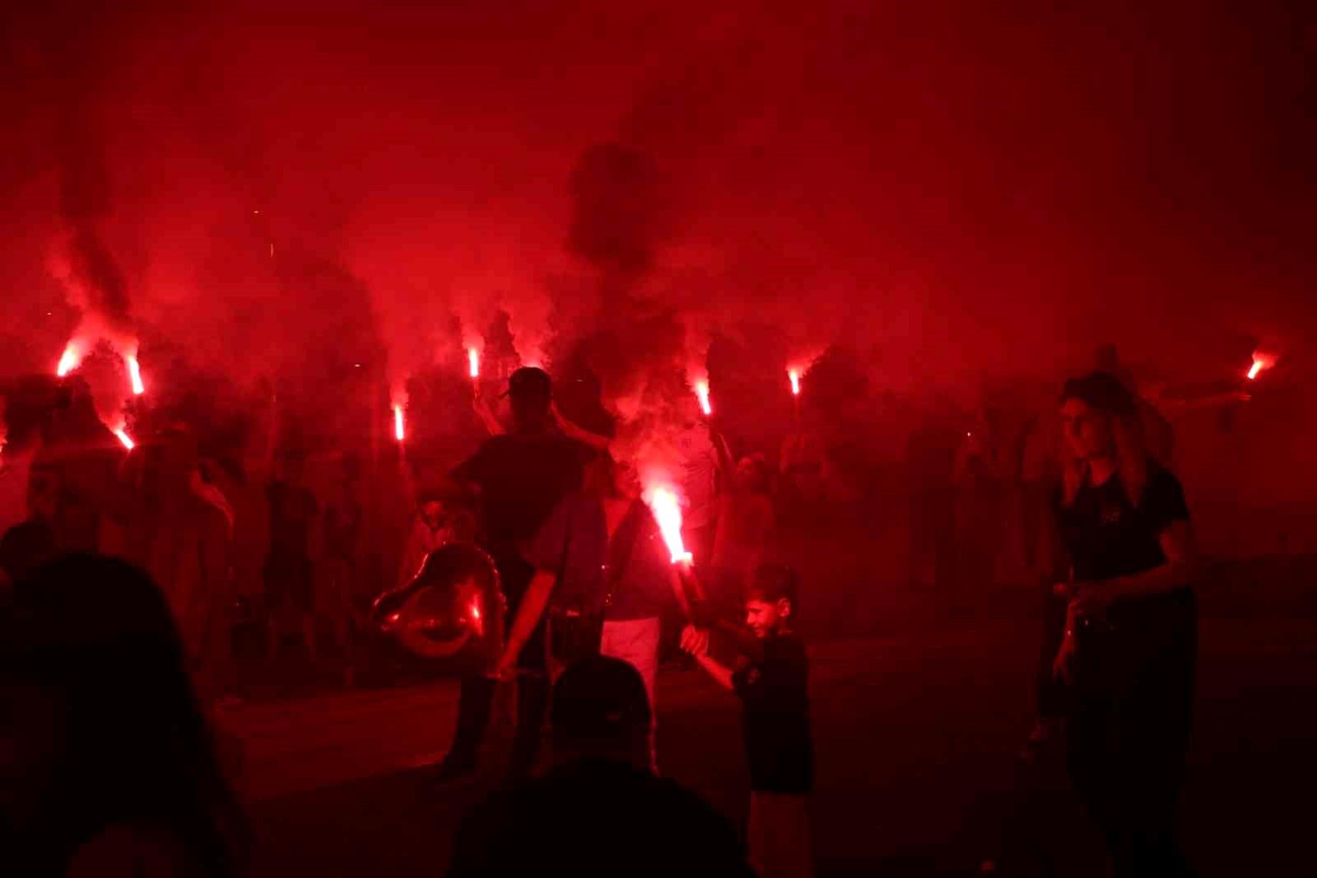 Samsunspor\'un 61. Yılı Meşalelerle Kutlandı