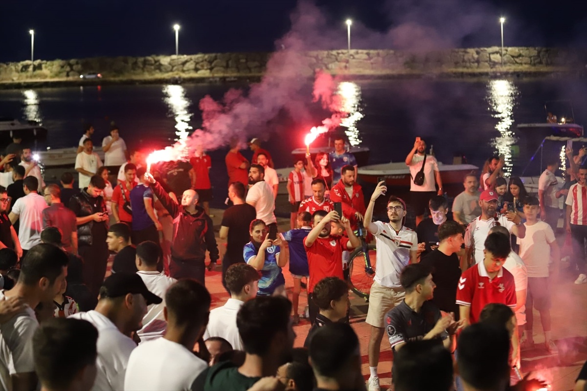 Samsunspor 61. Yılını Meşale Gösterisiyle Kutladı
