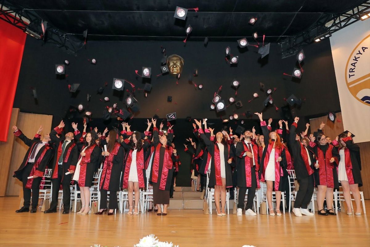 Trakya Üniversitesi\'nde Mezuniyet Töreni