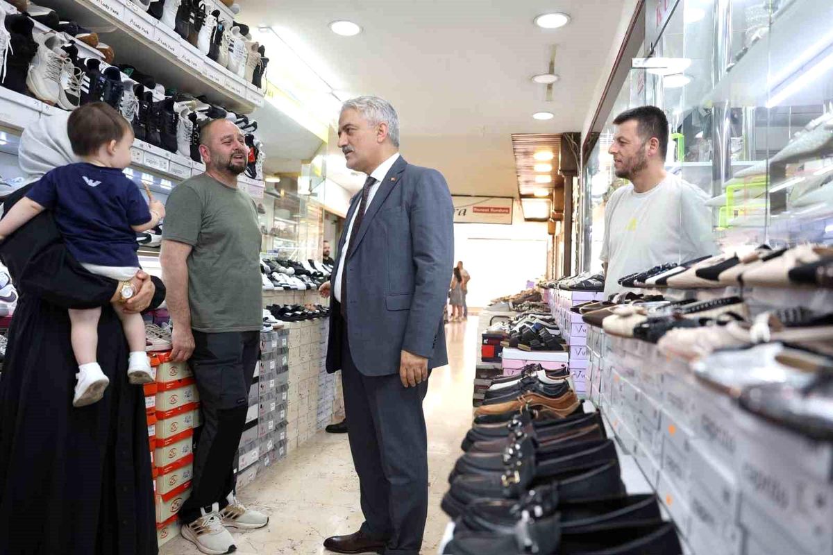 Vali Makas\'tan Esnafa Ziyaret