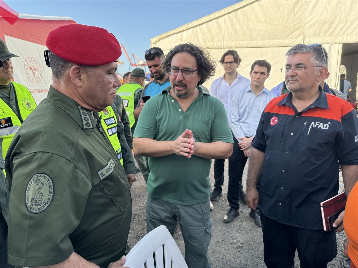 Venezuelalı Bakanlar Türk Kurtarma Ekiplerini Ziyaret Etti
